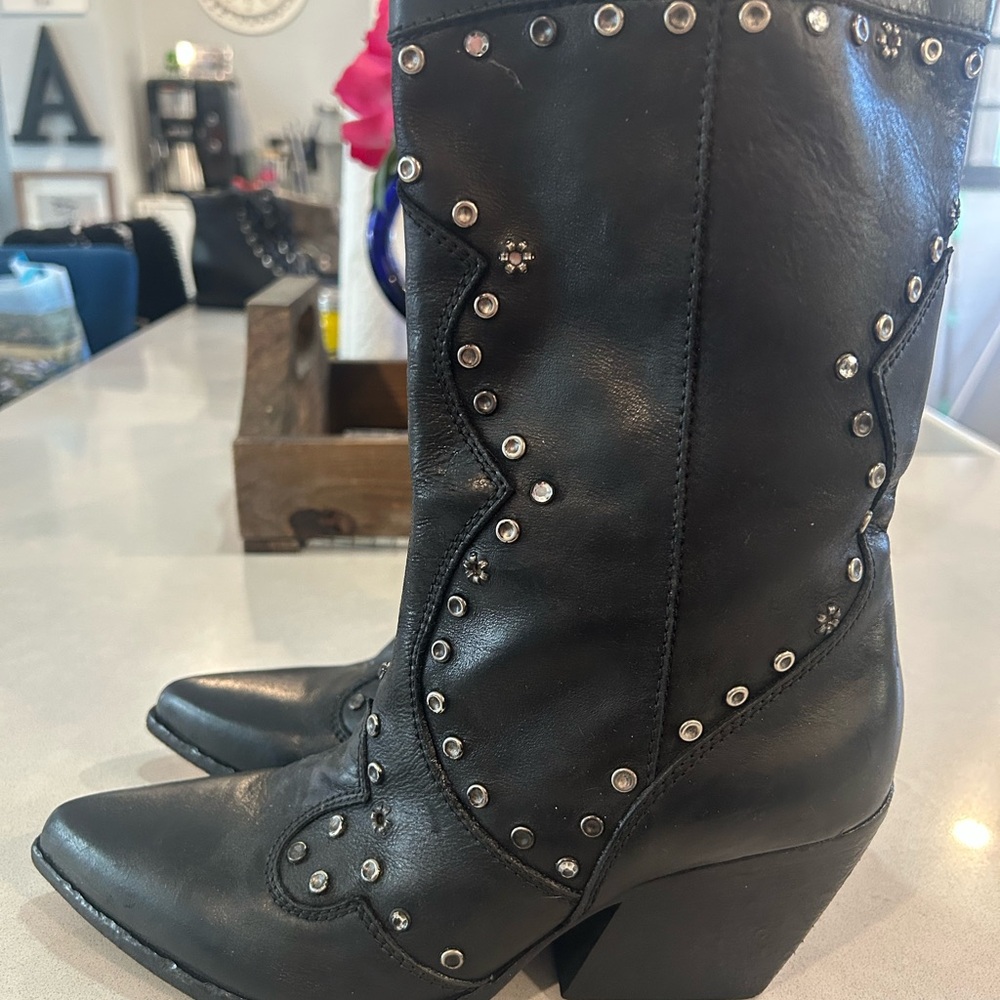 Vince Camuto Julenda Studded Western Boots Size 8.5. Worn/very good condition - Picture 4 of 6